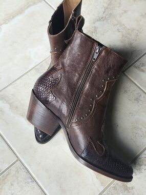 Women's "Casta" Brown Leather Western-Style Ankle Boot with Zip